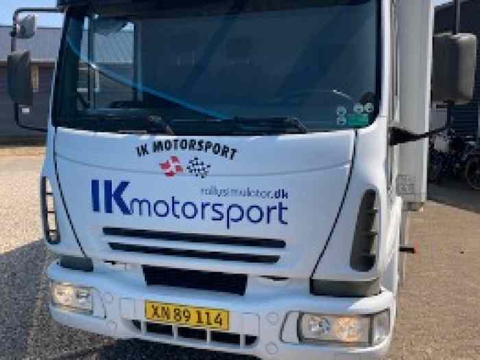 Camion de sport automobile Iveco 100e2...