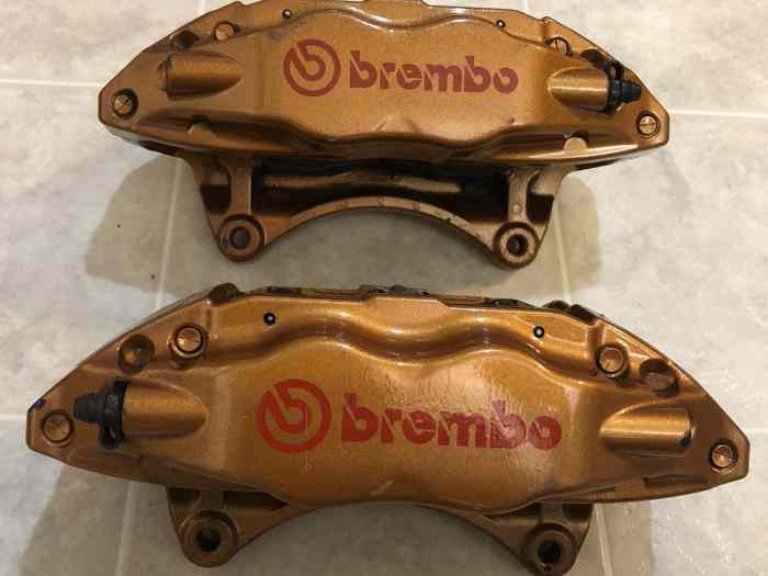 Étriers de frein avant et arrière Subaru WRX STi Brembo 1