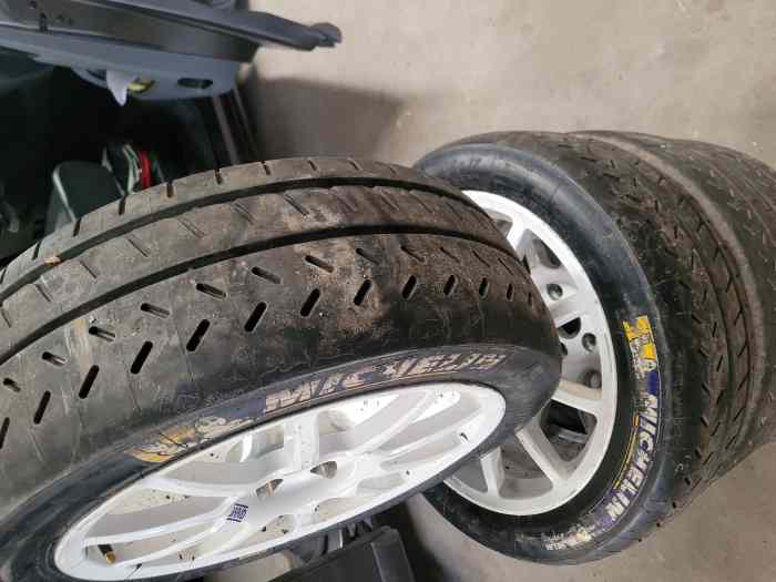 Michelin 17 pouce neuf jamais rouler 31