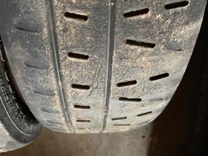 Vends 2 pneus pirelli rkw7 en 15 pouce...