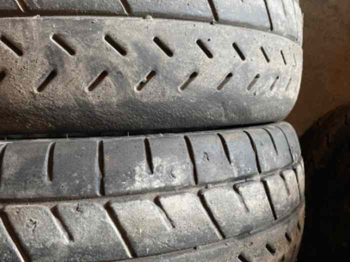 Vends 2 pneus Michelin P01 15 pouces 1