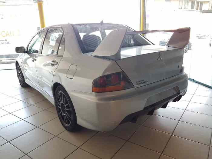 Mitsubishi EVO IX 1