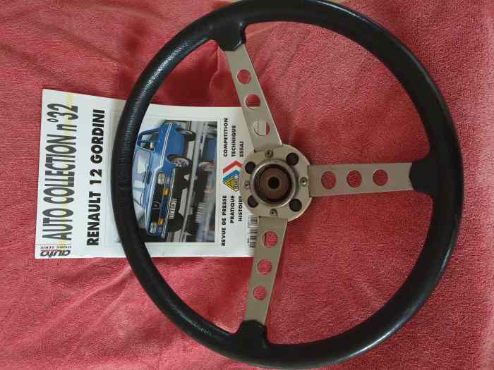 Volant Renault R12 Gordini. R8G. pièces et voitures de course à