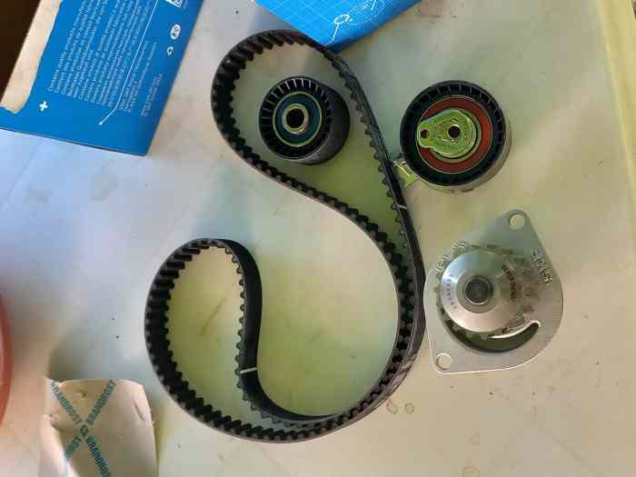 Kit distribution + pompe à eau SKF TU5JP4 1