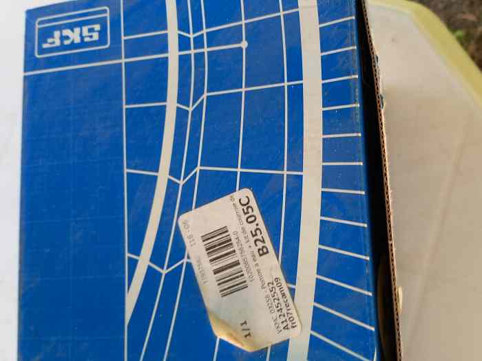 Kit distribution + pompe à eau SKF TU5...