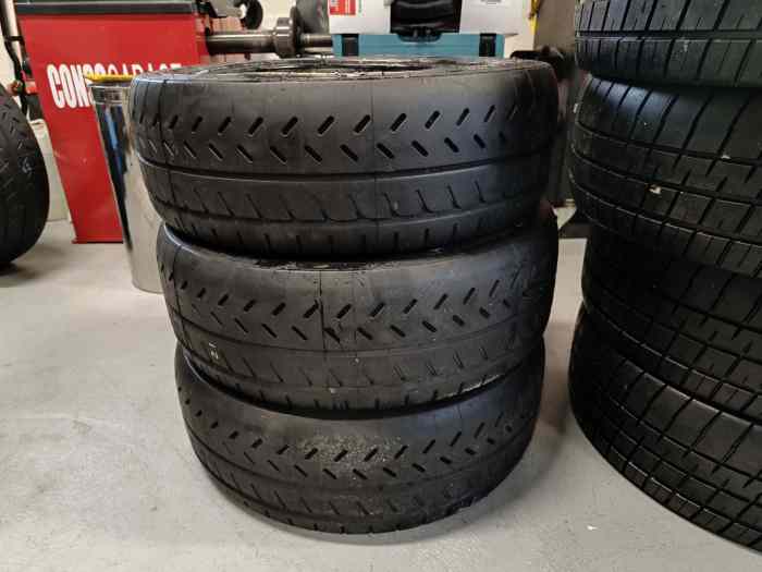 Pneus Michelin 17 neufs 1