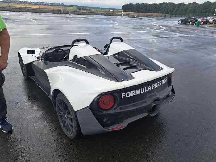 ZENOS E10 BIPLACE 1