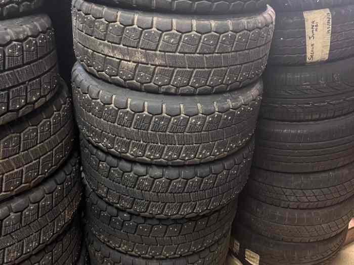 LOT DE PNEUS MICHELIN CLOUTES NA00 215/45-18 TBE 3