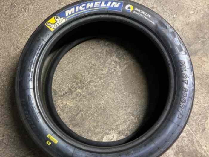 9 pneus neufs Michelin 20-65-18 en 31/...