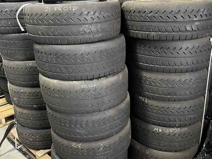 LOT DE PNEUS MICHELIN 20/65/18 R21 / R11 OCCASIONS 0