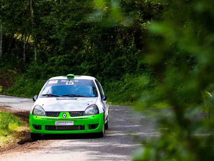 Clio top A7 , échange ,reprise auto de course , tourisme 0
