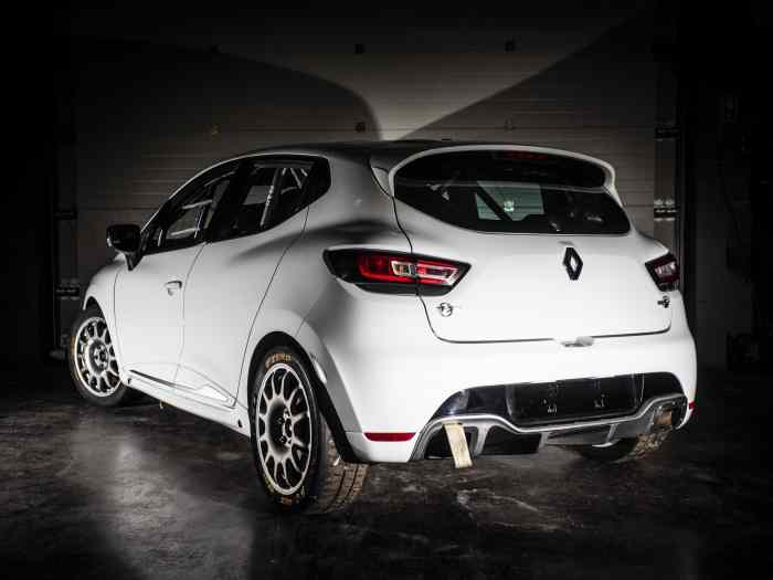 Renault Clio IV RS R3T + Spare Parts 2