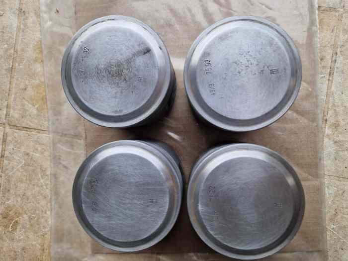 Vends 4 pistons forges Malhe pour 5 tu...