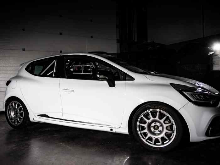 Renault Clio IV RS R3T + Spare Parts 1