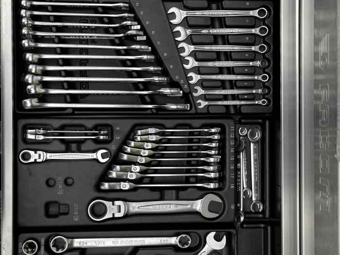 Servante Facom jet+4 noire 9 tirois avec outillage 2