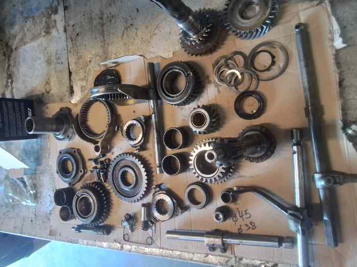 Lot de pièces boîte sport BMW E10 2002 1