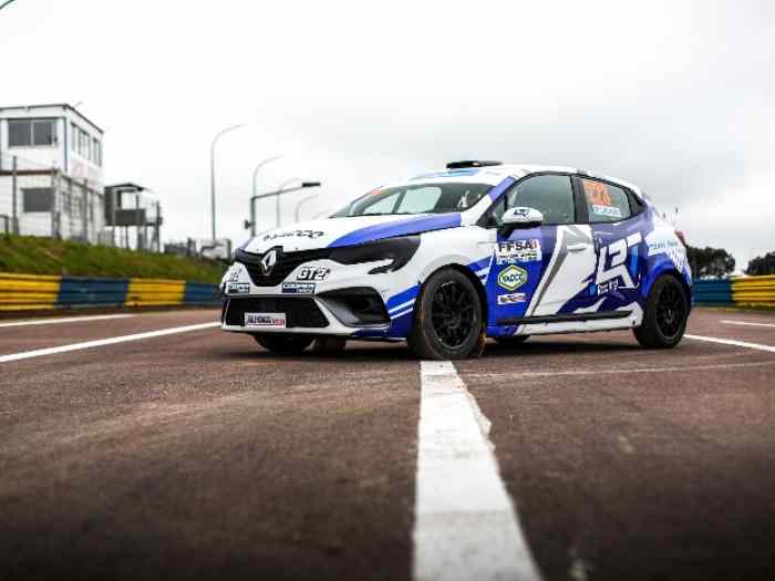 CLIO V RX 2025