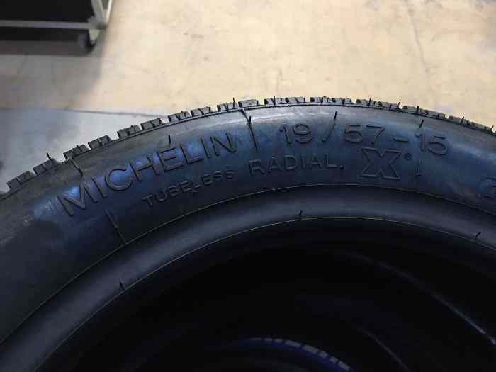 Lot de 12 Michelin Rain Tyres - P2G - 19/75-15 1