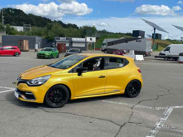 Clio 4 RS CUP jaune sirius 5