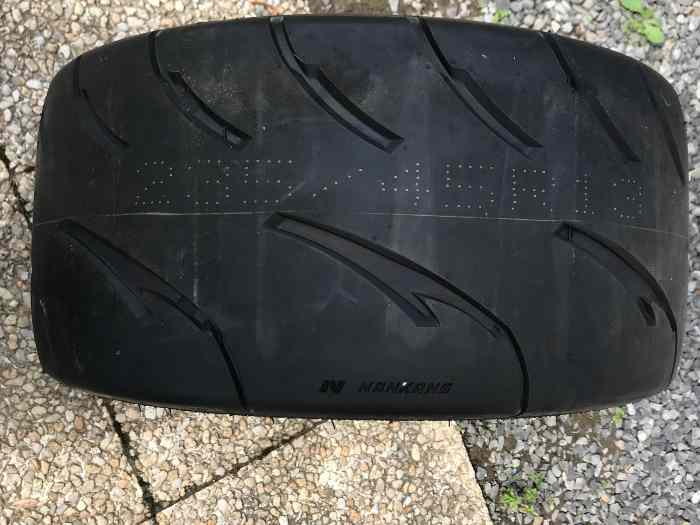 A vendre 4 pneus Nankang 235/45/13 AR1 1