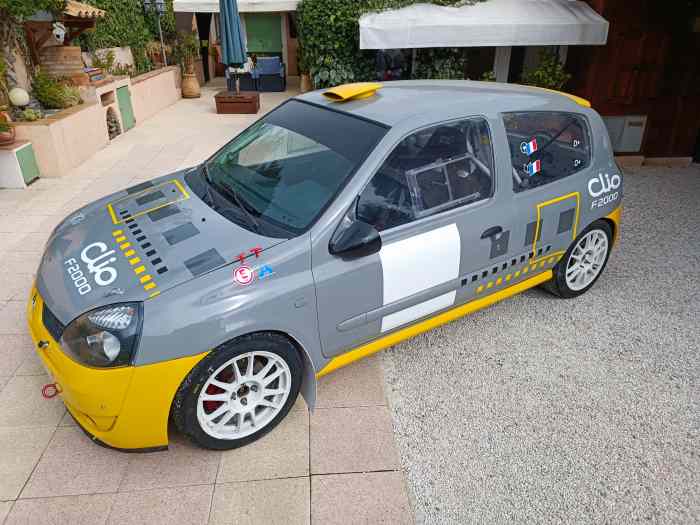 Clio 2 f2000
