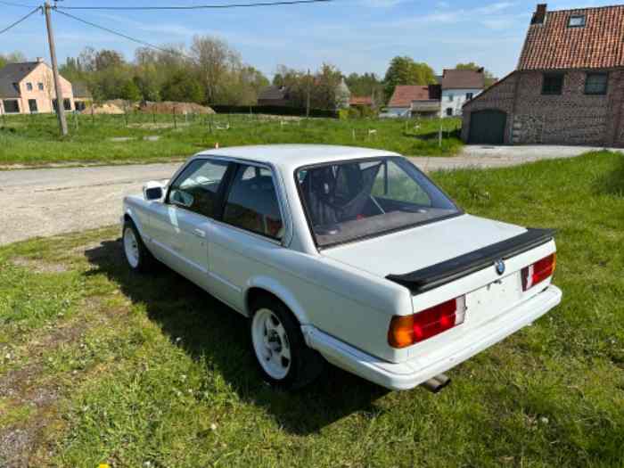 Bmw e30 323i moteur M50B25 1