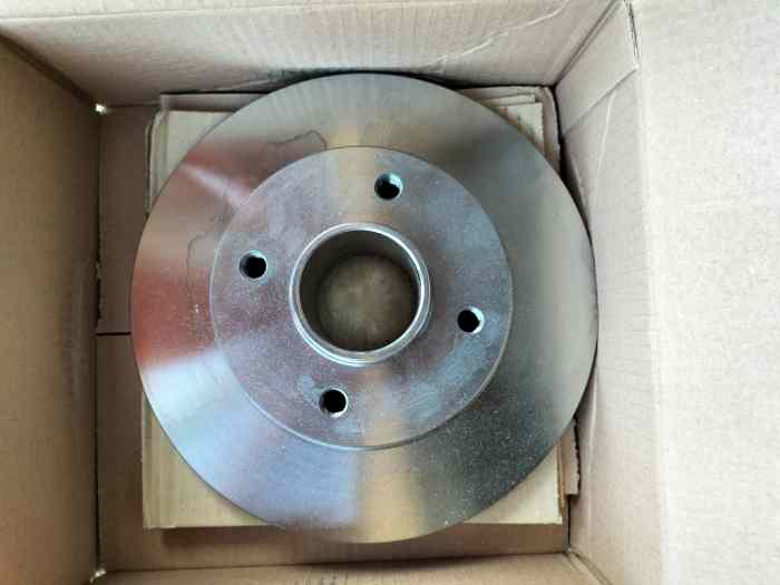 Disques neufs AR Twingo RS 240x8 1