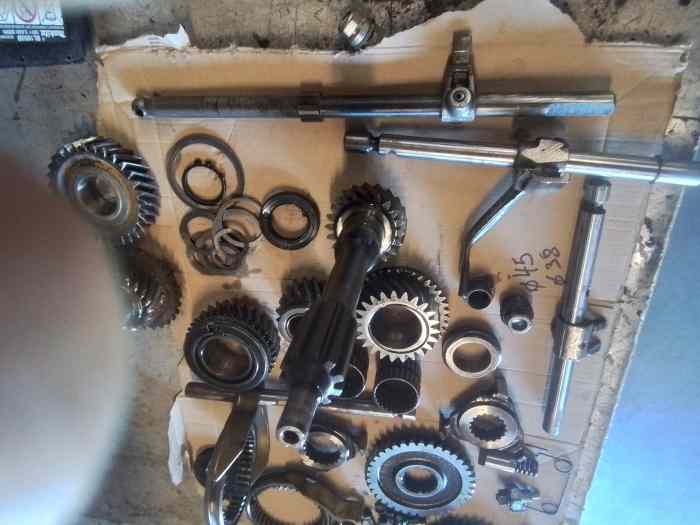 Lot de pièces boîte sport BMW E10 2002 2