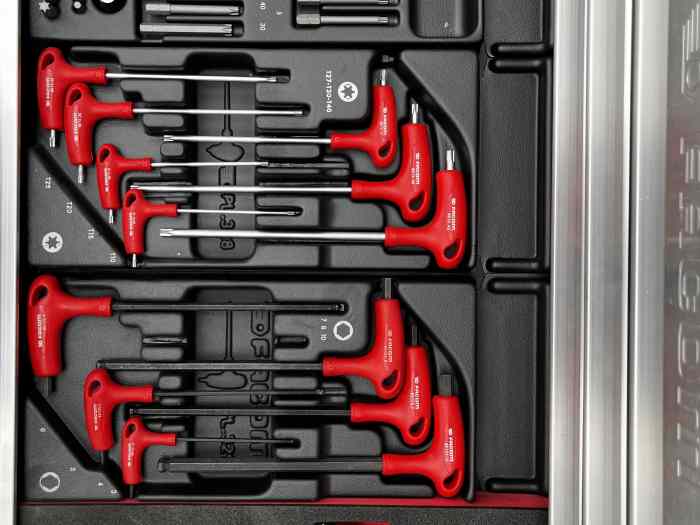 Servante Facom jet+4 noire 9 tirois avec outillage 4