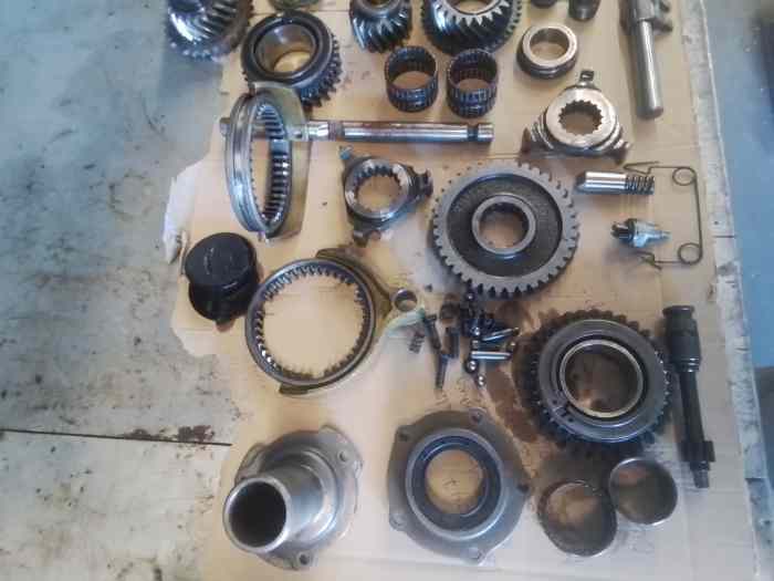 Lot de pièces boîte sport BMW E10 2002 4