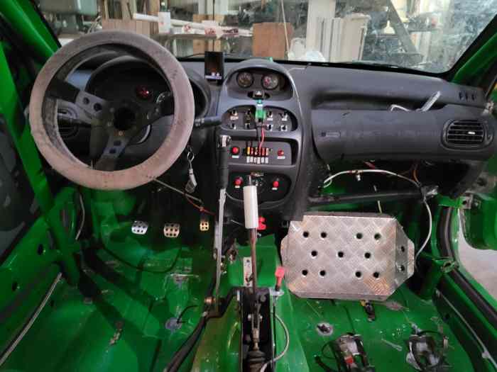 Peugeot 206 F2000 14 accidentée 3