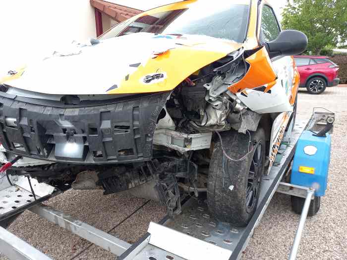 Twingo R1 accidenté 1