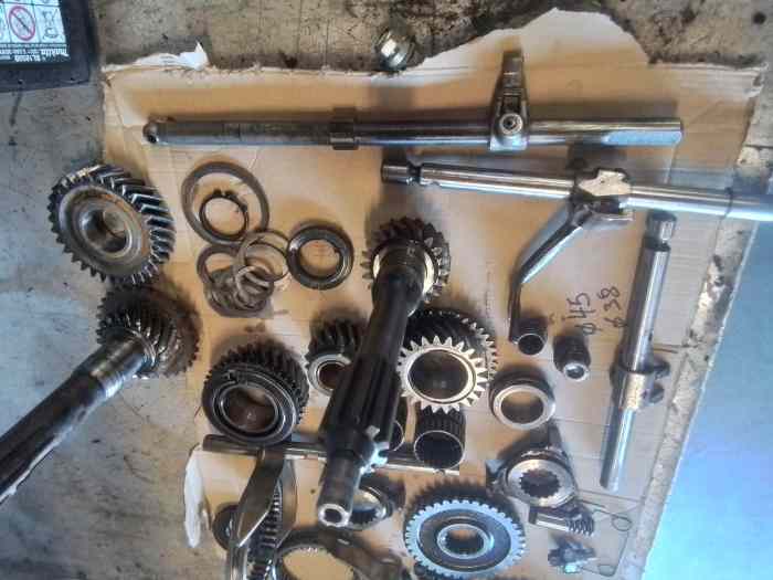 Lot de pièces boîte sport BMW E10 2002 3