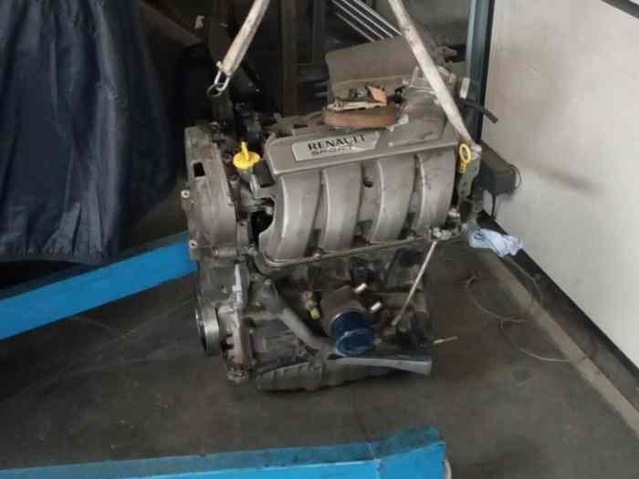 Moteur clio rs clio 2 et clio3 830 832