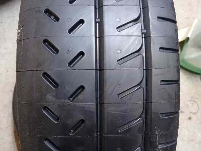 2 pneus Michelin R21 neufs en 15 pouces 1