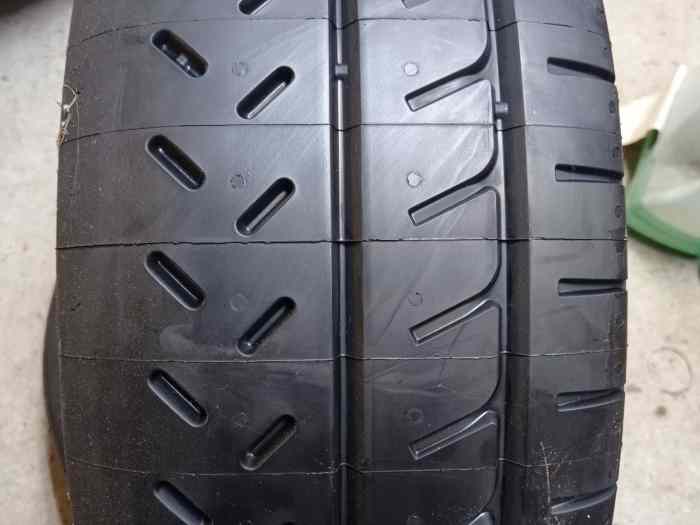 2 pneus Michelin R21 neufs en 15 pouces 1