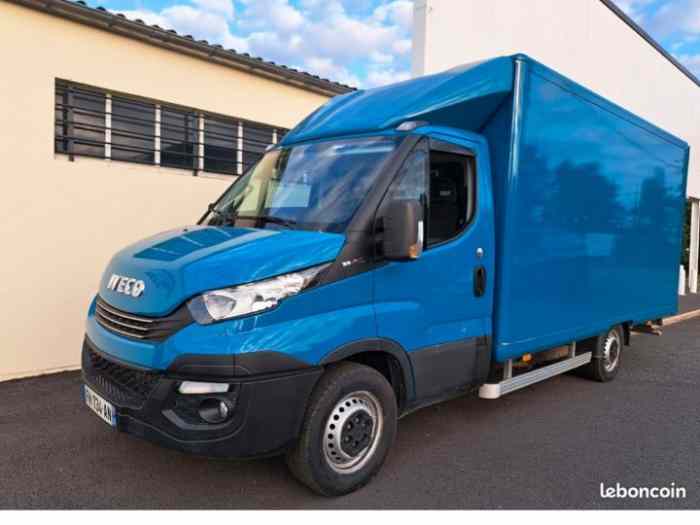 Iveco caisse 18m3 pour assistance ou transport véhicule rallye 2