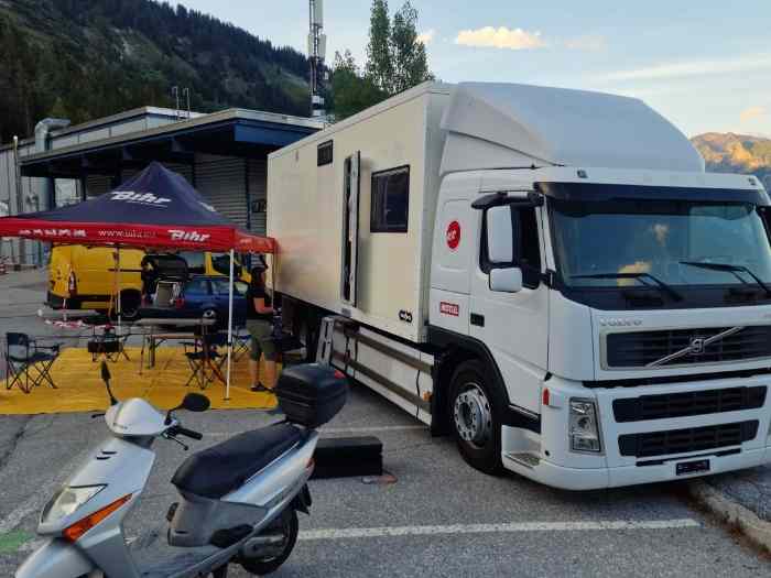 volvo FM9 camion habitation avec garage assistance transport 4