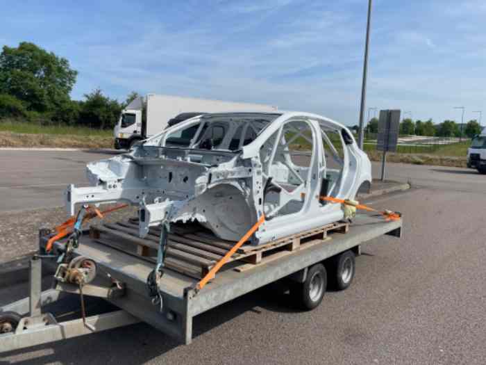 À vendre Coque nue clio rc5 accidenté...