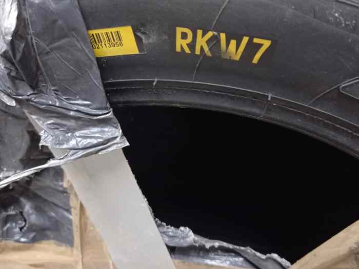 2 pneus Pirelli RK7W en 15 pouces 2