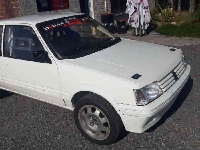 Peugeot 205 GrA 0