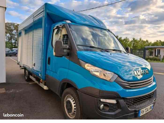 Iveco caisse 18m3 pour assistance ou transport véhicule rallye 0