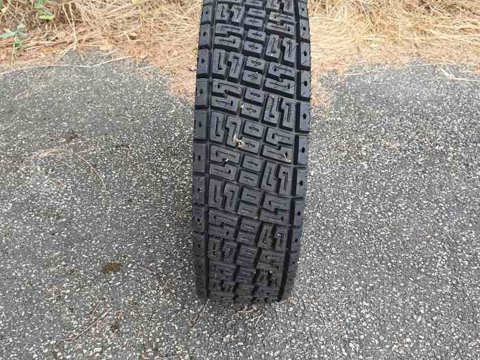 pneus-terre-michelin-neufs-pi-ces-et-voitures-de-course-vendre-de