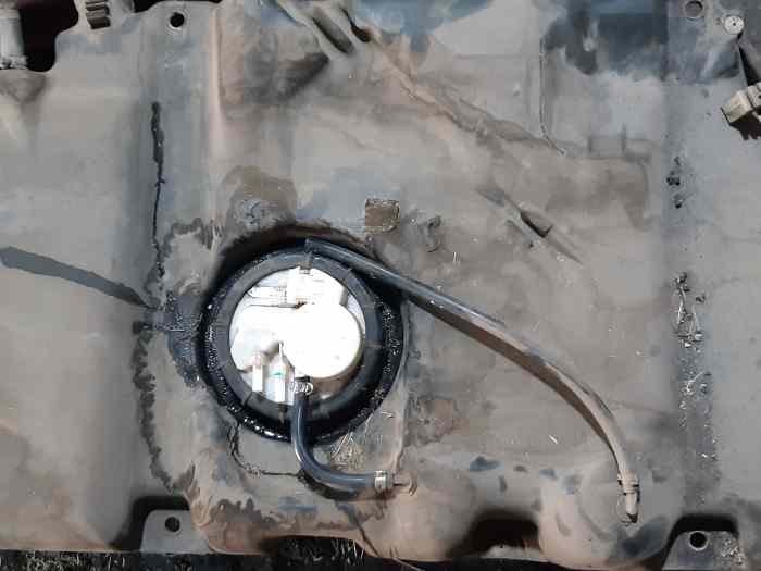 reservoir pompe essence neuve Clio Williams