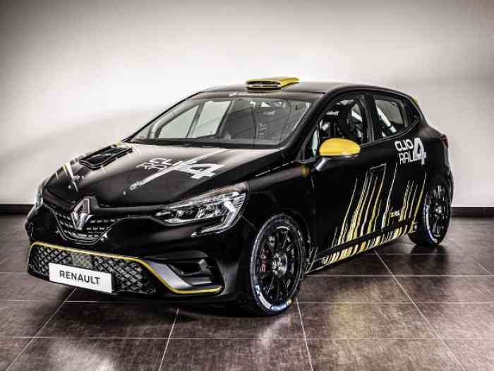 Clio RC4 accidenté