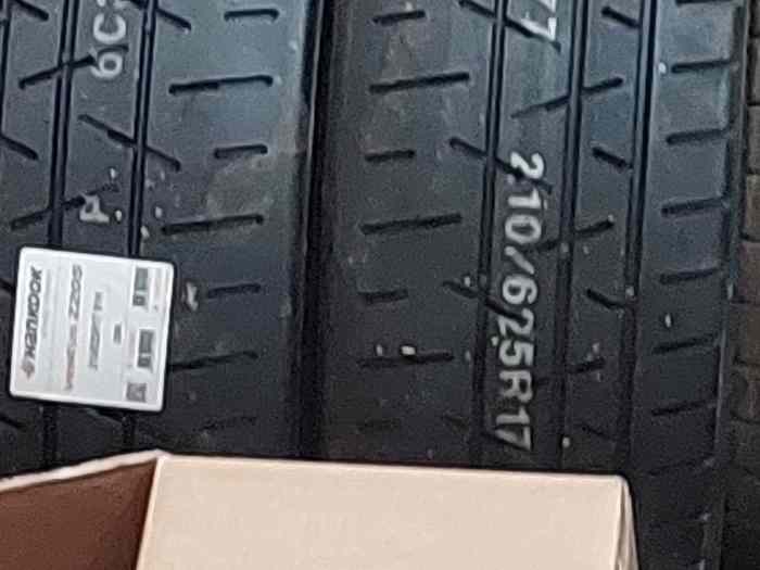 pneu 210R17