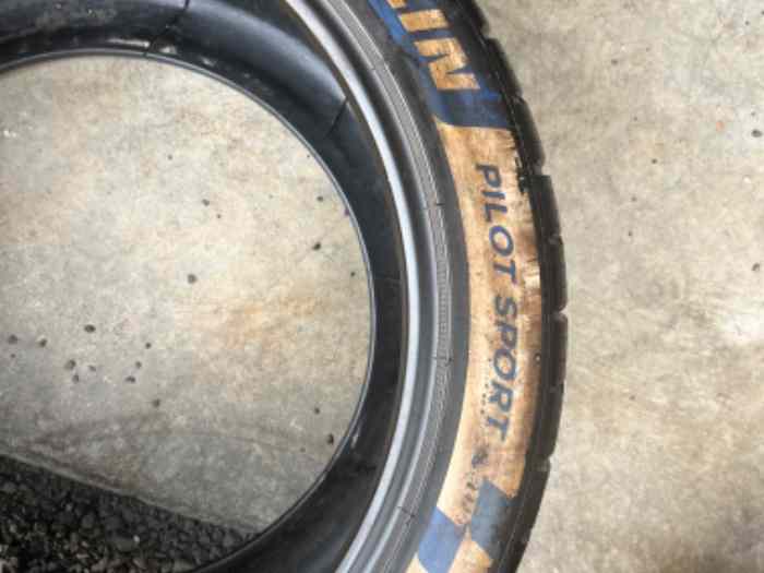 2 pneus Michelin r18 30-65 p2L neuf