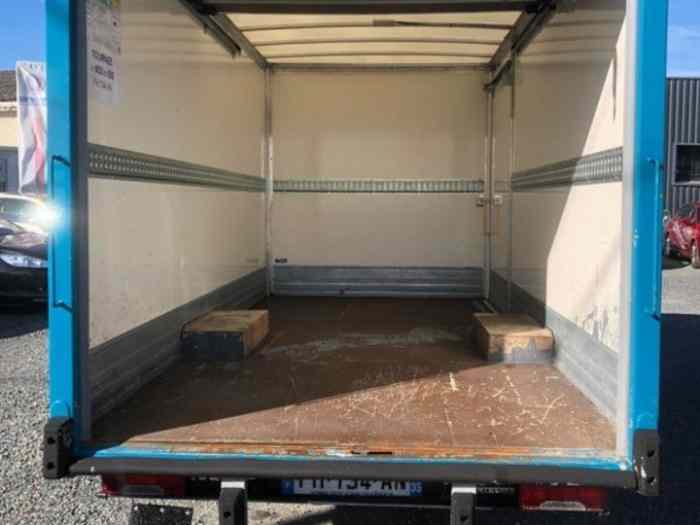 Iveco caisse 18m3 pour assistance ou transport véhicule rallye 1