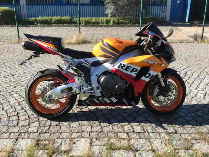 Honda Repsol CBR 1000 RR Fireblade Sportive 1