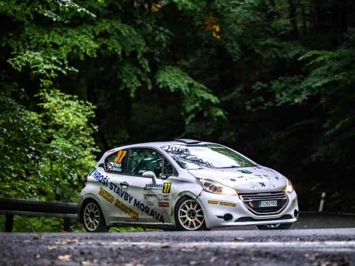 Peugeot 208 r2